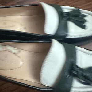 Bandolino Cream and Black Tassel Loafers